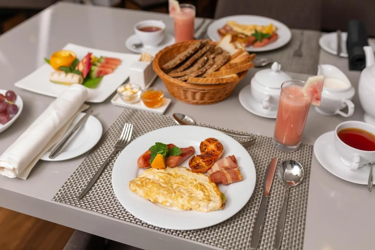 Hotel Grand Turf Нувара-Элия 5*,